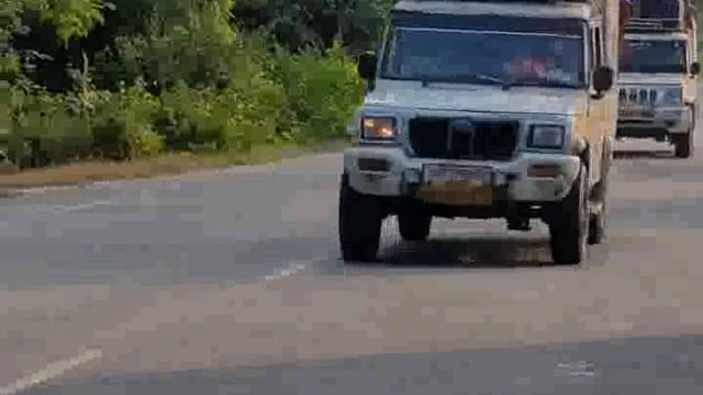 सड़क पर दौड़ रही मौत, पुलिस और परिवहन विभाग बेखबर