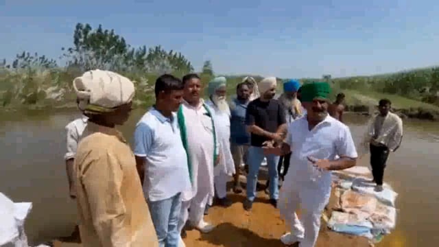 मंडल अध्यक्ष जीते चौहान टीम सहित खादर पहुंचे व किसानों की मदद की व प्रशासन से किसानों की मदद करने की अपील की 