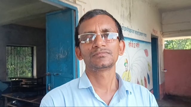 प्राथमिक विद्यालय अंगरा के जर्जर भवन का प्रधानाध्यापक ने किया बनाने की मांग