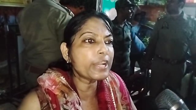 मिलिट्री एरिया में महिला का चला हाई वोल्टेज ड्रामा पति के सारे कागज पर महिला ने काटा हंगामा पति भाई परिवार जनों पर लगाए आरोप