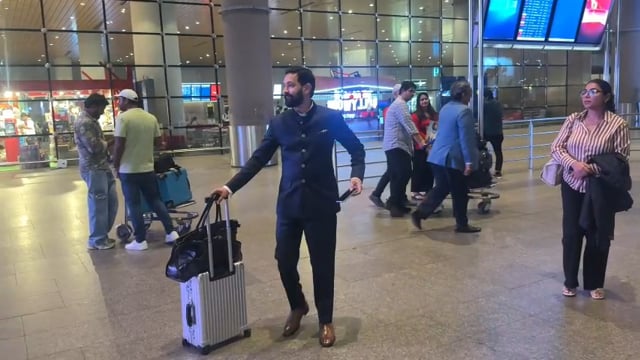 मुंबई; अभिनेता विक्रांत मैसी हाल ही में एयरपोर्ट पर पहुँचे और प्रशंसकों और मीडिया का ध्यान अपनी ओर खींचा। उनके आने के उद्देश्य या आगामी प्रोजेक्ट्स के बारे में अभी तक कोई जानकारी नहीं दी गई#politics