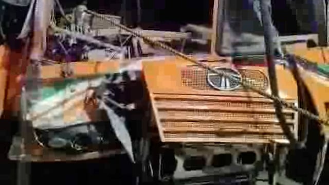 उत्तर प्रदेश के गजरौला के पास में हरदोई डिपो की बस का हुआ एक्सीडेंट ड्राइवर सहित के लोग घायल