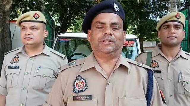 पुलिस अधीक्षक ग्रामीण सुरेश राय बाइट देते हुए