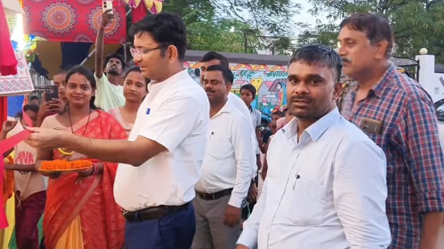 आत्मनिर्भर भारत अभियान के तहत स्थानीय उत्पादों को बढ़ावा देने हेतु लगाया गया स्टाॅल