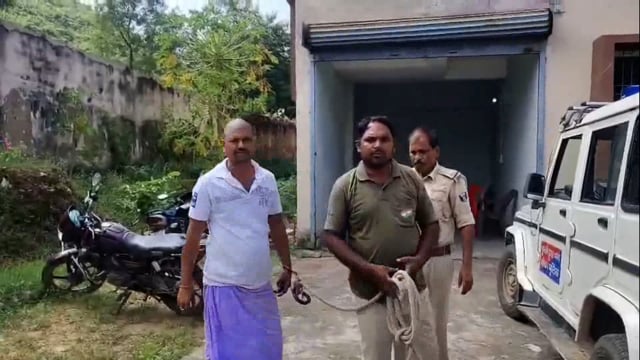 थानाध्यक्ष ने बड़ी कार्रवाई करते हुए हत्या के तीन मामले में फरार 25 हजार रुपए के इनामी  अपराधी को किया गिरफ्तार