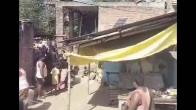 फतेहपुर जनपद के थाना कल्याणपुर क्षेत्र के अंतर्गत रेवाड़ी गांव में पटाखा बनाते समय ब्लास्ट, कच्चा मकान गिरा, दो की मौत, 