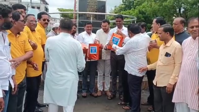 पूरग्रस्तांसाठी उदगीरात विविध सामाजिक संघटनाकडून मदत फेरी