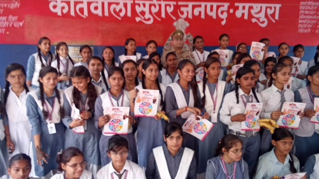 MANT-- मेहंदी प्रतियोगिता में छात्राओं ने बढ़-चढ़कर भाग लिया --SI,दीप्ति सिंह,,