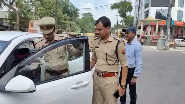 अम्बेडकरनगर में पुलिस अधीक्षक के निर्देशन में MissionShakti5 अभियान के तहत क्षेत्राधिकारी यातायात  नितीश कुमार और आरटीओ द्वारा चैकिंग अभियान चलाया गया व अभियान के अन्तर्गत काली फिल्म,गलत नम्बर प्लेट,जाति/सरकारी शब्द लिखे वाहन एवं स्टंटबाजी करने वालों पर कार्यवाही किया गया।