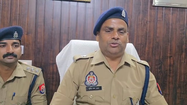 थाना महावन क्षेत्रान्तर्गत कस्बा महावन में कबतूरबाजी को लेकर दो पक्षो में मारपीट एवं पथराव की घटना व पुलिस द्वारा 06 व्यक्तियो को हिरासत में लेने के सम्बन्ध में पुलिस अधीक्षक ग्रामीण मथुरा द्वारा दी गई बाइट