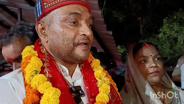 मां कालिका धाम में मंगलवार शाम जिला पंचायत अध्यक्ष राजेश अग्रहरि पूर्व चेयरमैन चन्द्रमा देवी सपरिवार पूजा करफ वितरित किए