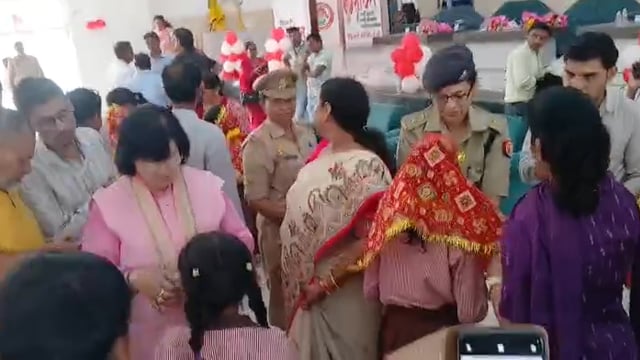 Kanpur dehat जिला मुख्यालय पर आज कन्या पूजन कराया गया 