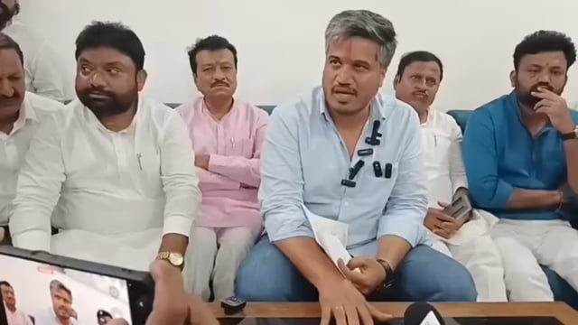 शेतकऱ्यांसाठी रस्त्यावर उतरावेच लागेल,आमदार रोहित पवार