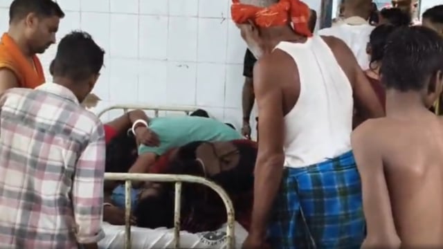 कलश विसर्जन के दौरान वज्रपात से दो लोगों की मौत दो रेफर दो जख्मी