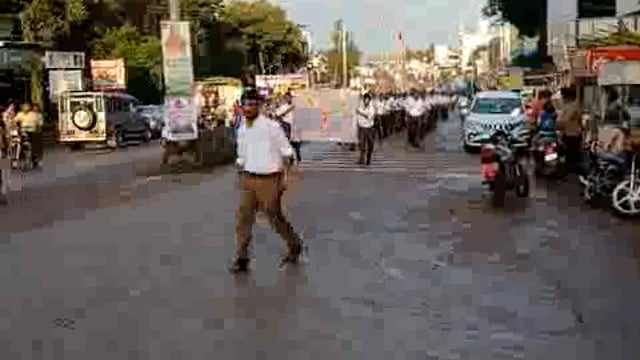 कडेगांव येथे राष्ट्रीय स्वयंसेवक संघाचे दसरा संचलनास मोठा प्रतिसाद शहरातील प्रमुख मार्गावरून संपन्न.