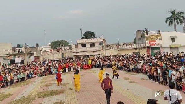 बहसूमा रामराज:आतिशबाजी और जयकारों के बीच बहसूमा-रामराज में जला रावण, उमड़ा जनसैलाब