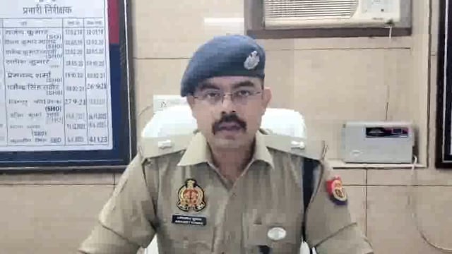 थाना मवाना क्षेत्रान्तर्गत मौहल्ला हीरालाल के समीप जंगल में विजय की धारदार हथियार से हत्या करने वाला अभियुक्त गिरफ्तार, कब्जे से घटना में प्रयुक्त मोटरसाईकिल, आलाकत्ल बलकटी बरामदगी के सम्बन्ध में पुलिस अधीक्षक ग्रामीण की बाईट ।