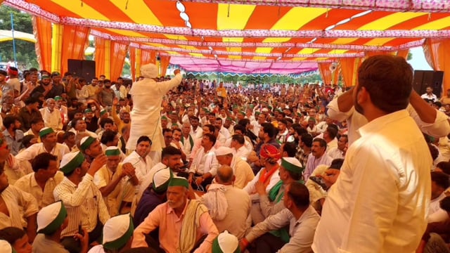 MANT-यमुना एक्सप्रेसवे पर कट व पुल की मांग को लेकर महापंचायत, किसानों ने दिया ज्ञापन, S, D, M,-MANT-रितु सिरोही,,