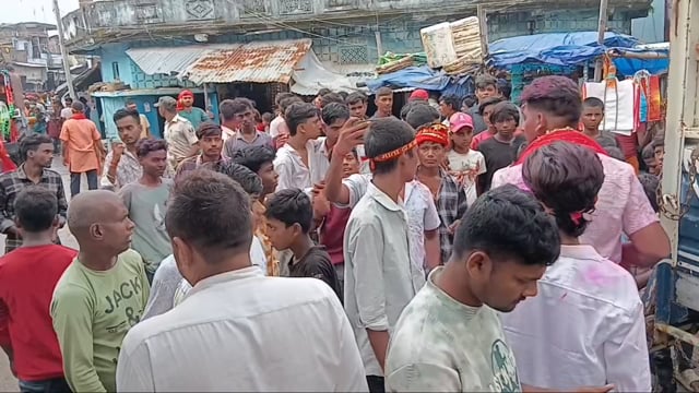 सिरदला प्रखंड अंतर्गत बरदाहा बाजार स्थित मां दुर्गा की प्रतिमा को शुक्रवार को पुलिस अभीरक्षा में धूमधाम से विसर्जन