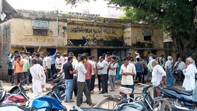 सोनई: सहकारी समितियां पर डीएपी की किल्लत, किसान परेशान कैसे होगी फसल की बुवाई ?