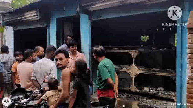 मिठाई दुकान मे आग लगने से चार लाख की छती 