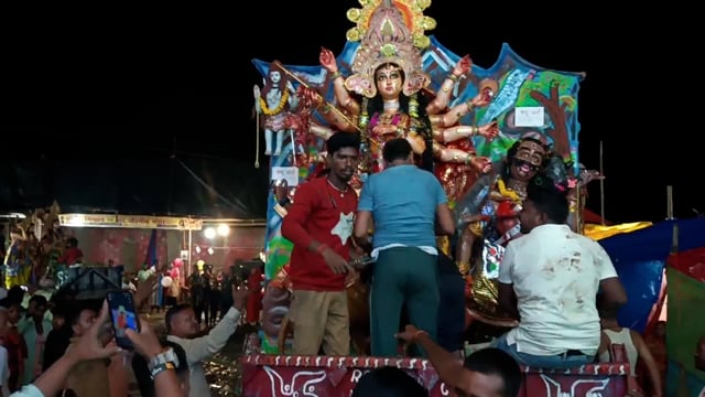 प्रखंड क्षेत्र के सभी दुर्गा मंदिरों में प्रतिस्थापित मां दुर्गा की प्रतिमा का धूमधाम से सजल नेत्रों द्वारा दी गई विदाई