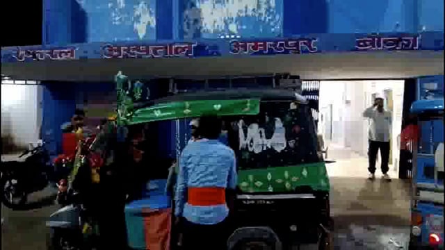 ई-रिक्शा ठीक करते समय मासूम बच्चे ने घुमाया एक्सलेटर, दबकर हुई चालक की मौत।