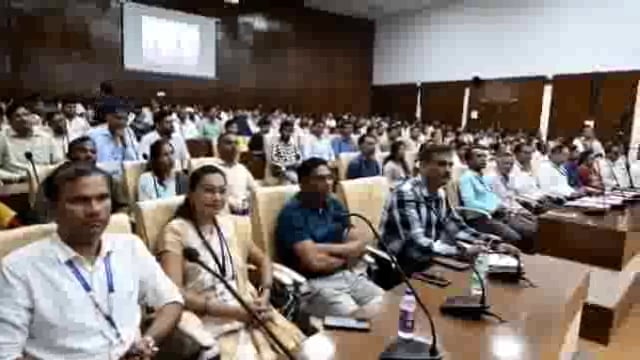 गडचिरोली जिल्हाधिकारी कार्यालयात सहपालकमंत्री अँड आशीष जयस्वाल यांच्या हस्ते अनुकंपा धारकांना नियुक्ती पत्राचे वाटप 