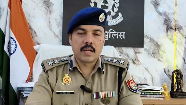 मेरठ थाना सरूरपुर क्षेत्रान्तर्गत कस्बा खिर्वा में कुछ लोगो द्वारा योजनाबद्ध रूप से शान्ति व्यवस्था भंग करने व साम्प्रदायिक सौहार्द बिगाड़ने का प्रयास करने वाले 04 अभियुक्तों की गिरफ्तारी के सम्बन्ध में वरिष्ठ पुलिस अधीक्षक, जनपद मेरठ की बाइट ।