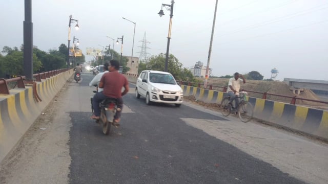 MANT--पानीगांव पुल के पास 6 फीट गहरी खाई को किया अनदेखा,गड्ढों पर मरहम लगाकर की गई खानापूर्ति, 