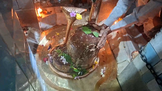 मेरठ थाना बहसूमा क्षेत्र के ग्राम सैफपुर फिरोजपुर सिद्ध पीठ श्री शिव मंदिर में बाबा महादेव के प्रातः काल दिव्या दर्शन।