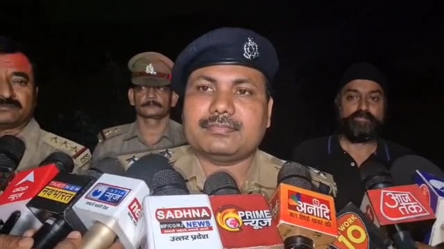 झांसी पुलिस द्वारा अपराध एवं अपराधियों के विरुद्ध की रही प्रभावी कार्यवाही, स्वाट व थाना नवाबाद पुलिस की संयुक्त कार्यवा