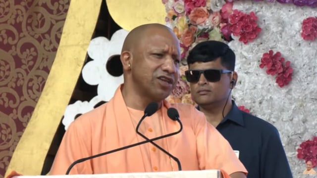 लखनऊ ;  मुख्यमंत्री योगी आदित्यनाथ ने कहा कि स्वच्छ भारत अभियान स्वच्छता का कार्यक्रम नहीं है, बल्कि यह एक मजबूत और सशक्त भारत के निर्माण का#politics