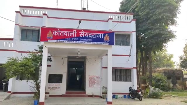 जेल भेजने वाला खुद गया जेल,खाकी वर्दी का सहारा लेकर करता था अवैध कार्य