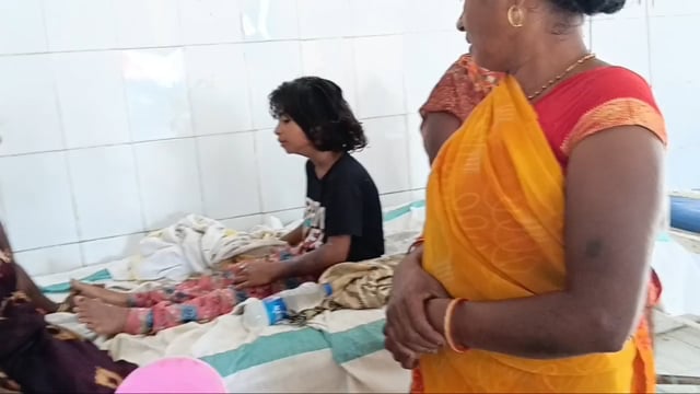 बिजली तार के संपर्क में आने से बच्ची झुलसी पीएचसी में भर्ती