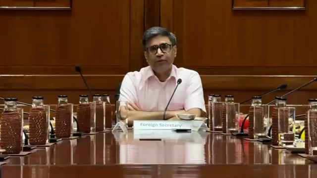 बांग्लादेश के पूर्व प्रधानमंत्री शेख हसीना के भारत में विदेश सचिव विक्रम मिस्री का बयान: "यह मंदिर और कानूनी प्रक्रिया है"

 नई#politics