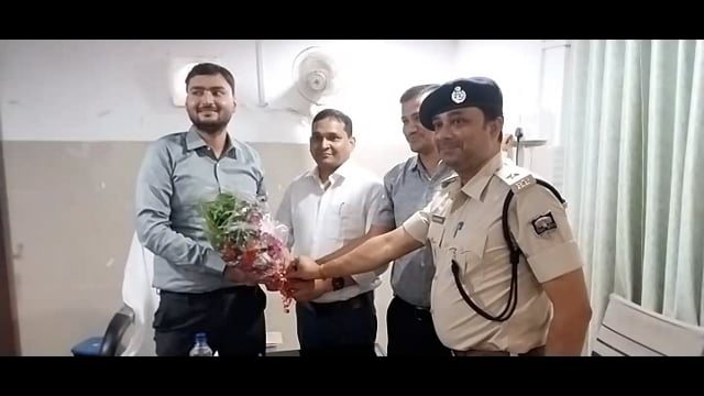 बौंसी प्रखंड कार्यालय में नए प्रखंड विकास पदाधिकारी में किया पदभार ग्रहण बेहतर कार्य करने का दिया आश्वासन।