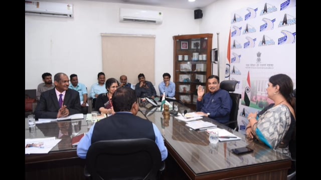 उदगीर येथील दूध भुकटी प्रकल्प चालू करण्यासाठी दिल्लीत चर्चा