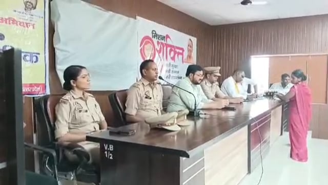 बिहार ब्लॉक सभागार मेंमिशनशक्ति 5 अभियान के तहत नारी सुरक्षा नारी शक्ति, नारी सम्मान परबीडीओ थानाध्यक्ष एडीओ ने की बैठक,