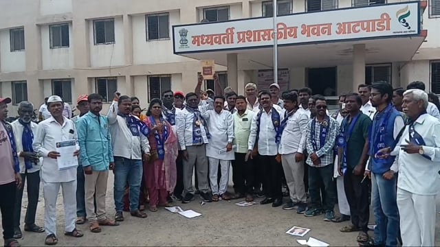 राकेश किशोर यांच्या विरोधात आटपाडीत जोडे मारो आंदोलन!