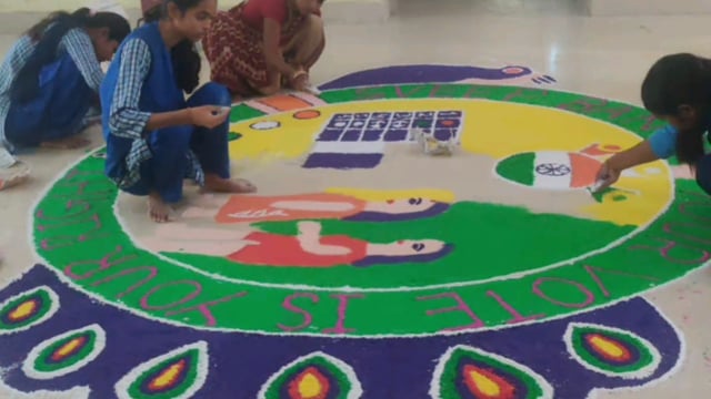 हर वोट है जरूरी! बांका जिले में निबंध प्रतियोगिता के माध्यम से चलाया जा रहा है मतदाता जागरूकता अभियान