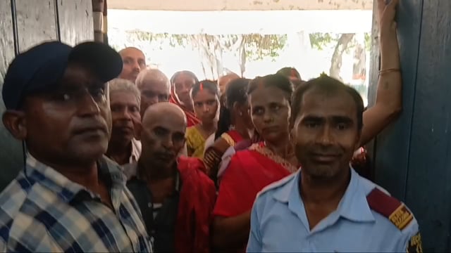 बदलते मौसम के साथ बढ़ी बीमारियां स्वास्थ्य केंद्र में उमड़ी मरीजों की भीड़