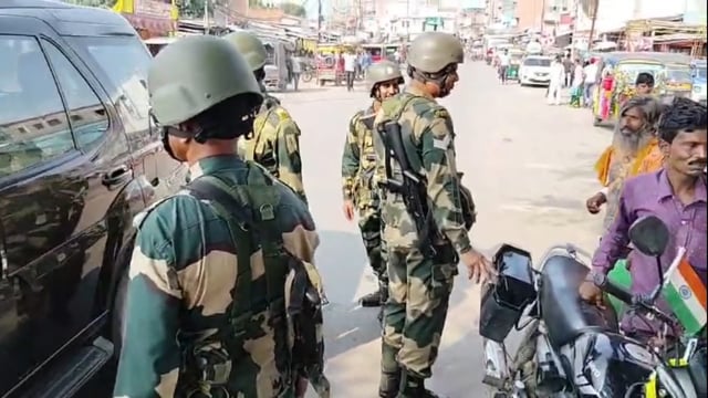 विधानसभा चुनाव के मद्देनजर अमरपुर शहर के बस स्टैंड चौक पर चलाया गया सघन वाहन चेकिंग अभियान।