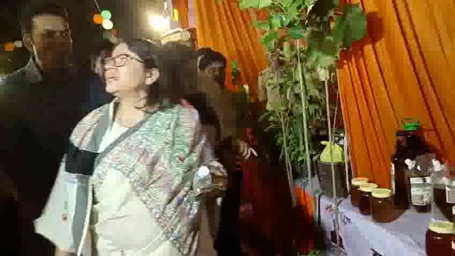 गांधी पार्क टाउनहाल गोंडा में *UP trade शो स्वदेशी मेला-2025* / स्वदेशी मेले का फीता काटकर उद्घाटन करते हुए माननीय जिला 