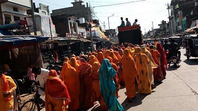 इटियाथोक बाजार में निकाली गई भव्य कलश यात्रा 