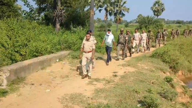 एरिया डोमिनेशन के तहत सिरदला पुलिस की कार्रवाई 220 लीटर महुआ बरामद एक गिरफ्तार