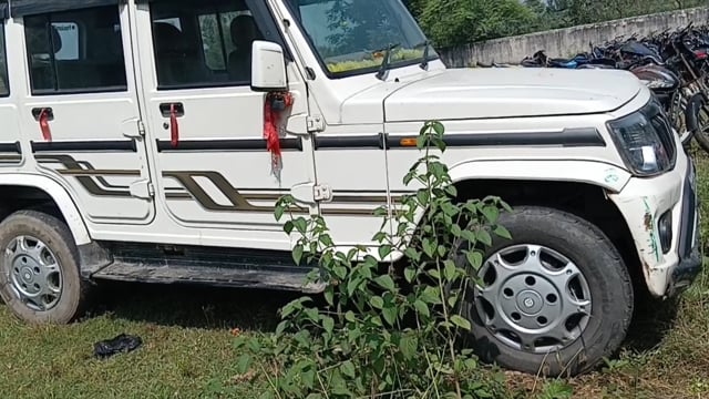 बोलेरो वाहन से 200 लीटर महुआ शराब बरामद  तस्कर  गिरफ्तार