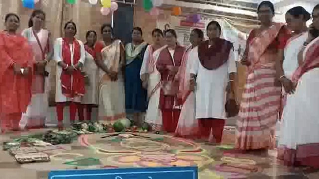 आईसीडीएस के द्वारा लगाया गया पोशाक मेला, मतदाताओं को भी किया गया जागरूक