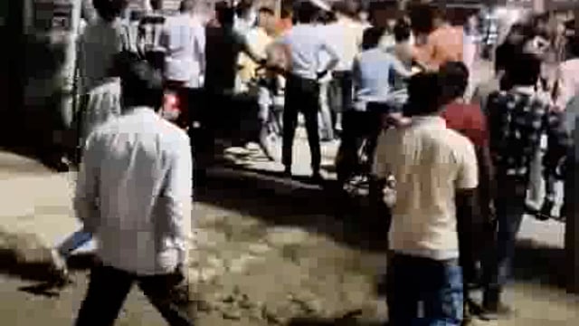 पुलिस का रौब दिखाने वाले युवकों की हुई हजामत, केस दर्ज
संग्रामगढ़ पुलिस ने आईजी के आदेश का किया पालन