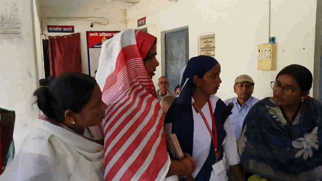 अमेठी कोतवाली में आज थाना दिवस का आयोजन किया गया समस्त विबादो के निस्तारण हेतु थाना प्रभारी रवि सिंह ने समास्ये सुनी ।